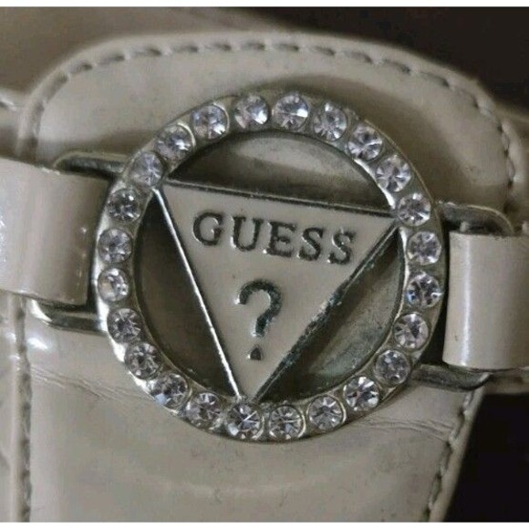 Guess T-Strap Thong Sandals Flip Flops Flats Beige Cream Tan Logos Womens Size 7 - Picture 8 of 10